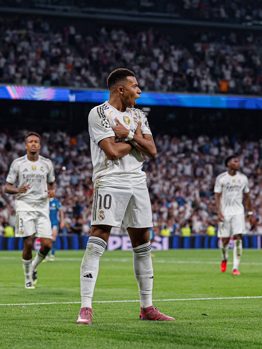 华体会hth官方网站 姆巴佩连续十五场比赛得分超过出色防守，雄鹿挑战极限！