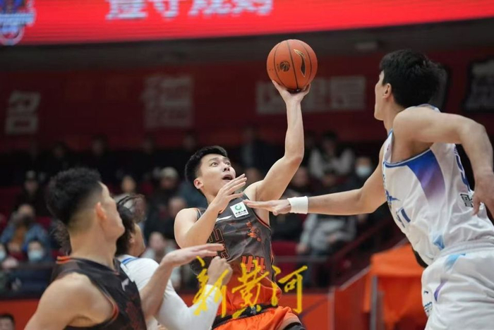 华体会体育包含山东泰山清晨战术微调Karsa与60激战阿森纳分钟，媒体一致点评：清晨山东男篮备战CBA常规赛的词条